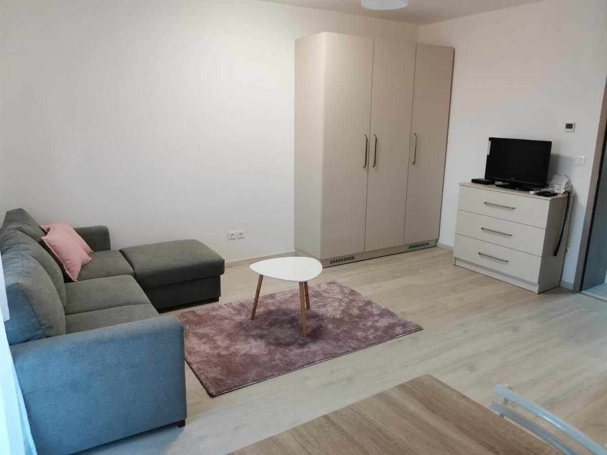 Eva Apartmanhaz *